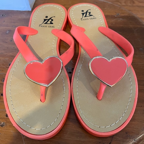 Playful Pink Heart Sandals for Summer - Picture 10 of 10